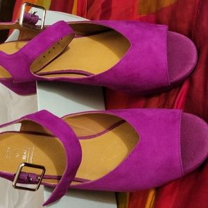 Shoe the bear suede sandals size 39 or us 8 never worn excellent condition